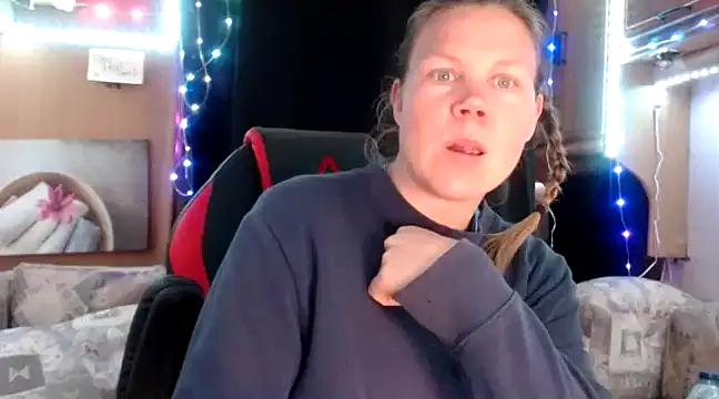 Snapshot of CallMeMaria chatting on February 11, 4:13 pm CallMeMaria online show from February 11, 4:13 pm