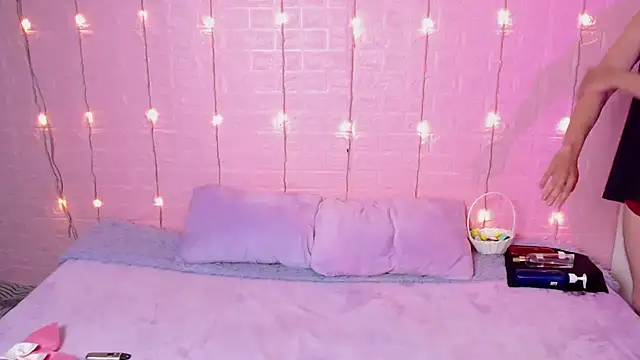 Snapshot of wet_valery chatting on February 22, 2:03 am wet valery online show from February 22, 2:03 am