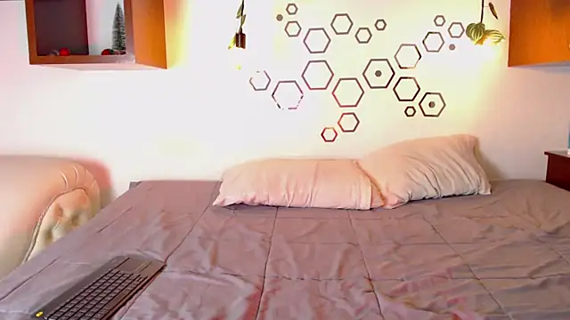 Snapshot of wet_valery chatting on December 23, 4:01 am wet valery online show from December 23, 4:01 am