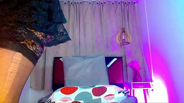 Snapshot of alexsandra_kiss chatting on June 27, 12:00 pm alexsandra kiss online show from June 27, 12:00 pm