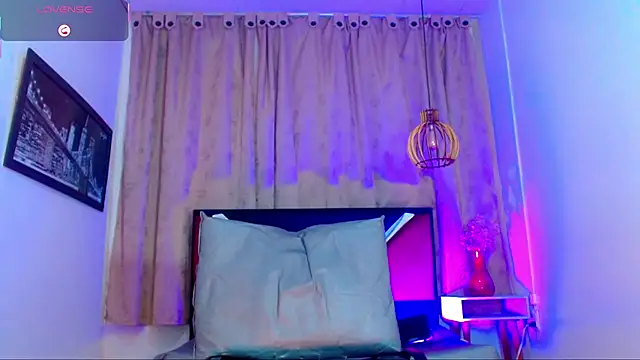 Snapshot of alexsandra_kiss chatting on June 23, 11:30 am alexsandra kiss online show from June 23, 11:30 am