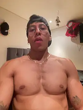 Snapshot of Thiago_Happy chatting on March 12, 3:46 am Thiago Happy online show from March 12, 3:46 am