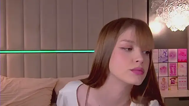 BellaSecrett online show from March 13, 2:33 pm