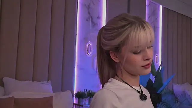 BellaSecrett online show from November 14, 2:21 pm