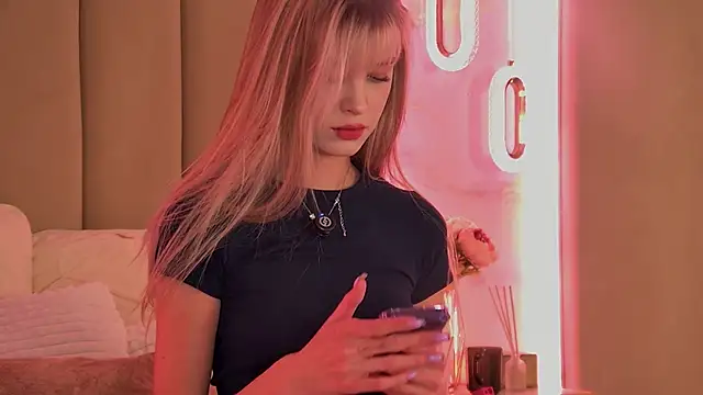 BellaSecrett online show from September 16, 2:40 pm