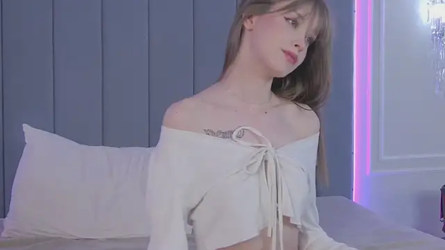 BellaSecrett online show from March 18, 10:15 pm