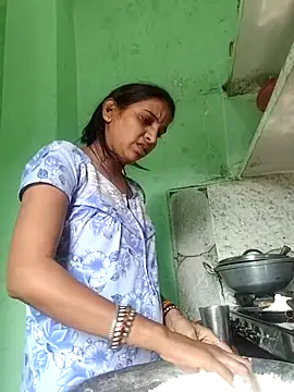 Hotty-Nidhi online show from November 30, 6:14 am