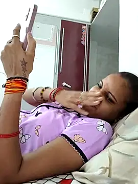Snapshot of Hotty-Nidhi chatting on September 20, 5:18 pm Hotty-Nidhi online show from September 20, 5:18 pm