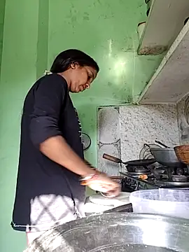 Hotty-Nidhi online show from December 18, 5:23 am