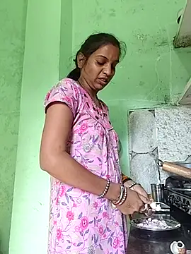 Hotty-Nidhi online show from November 8, 5:00 am