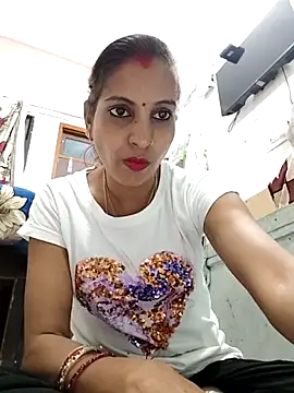 Hotty-Nidhi online show from April 3, 5:41 pm