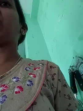 Hotty-Nidhi online show from February 15, 2:56 am