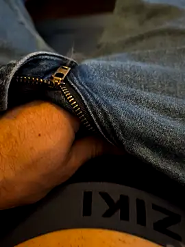 A DV78 online show from April 23, 7:04 pm