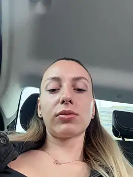 Snapshot of AlexisWhit chatting on October 18, 7:32 am AlexisWhit online show from October 18, 7:32 am