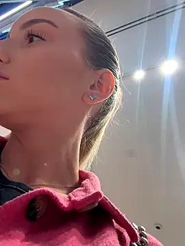 AlexisWhit online show from November 1, 8:52 am