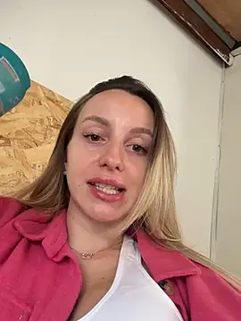 Snapshot of AlexisWhit chatting on September 28, 7:15 am AlexisWhit online show from September 28, 7:15 am