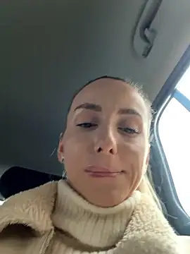 AlexisWhit online show from December 5, 8:35 am