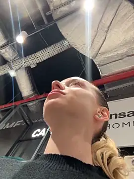 AlexisWhit online show from November 11, 9:04 am