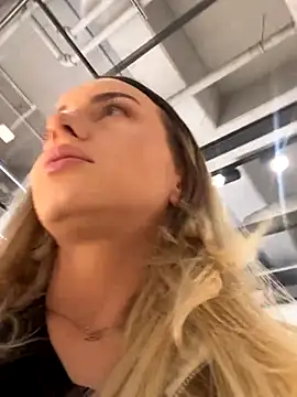 AlexisWhit online show from October 26, 8:48 am