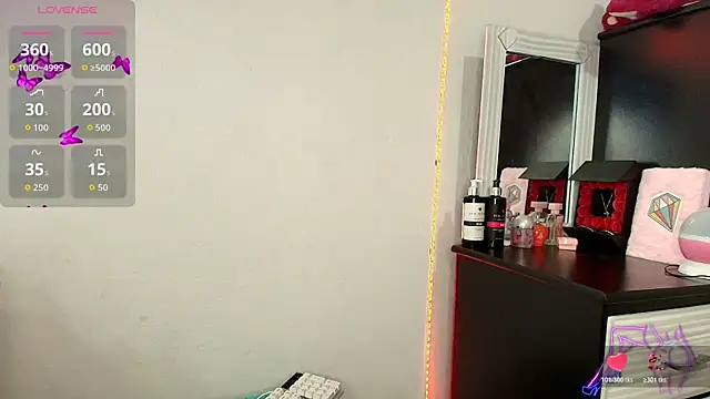 Snapshot of charlotte_walker1 chatting on December 2, 10:22 pm charlotte walker1 online show from December 2, 10:22 pm