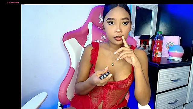 Snapshot of charlotte_walker1 chatting on December 3, 7:13 pm charlotte walker1 online show from December 3, 7:13 pm