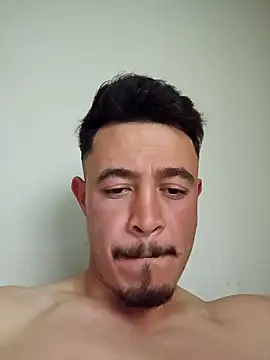 Snapshot of Thunderbolt121 chatting on December 1, 1:23 pm Thunderbolt121 online show from December 1, 1:23 pm