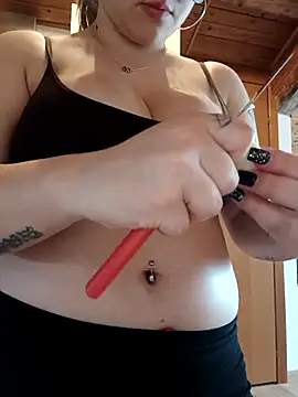 luciferelili online show from November 10, 2:00 pm