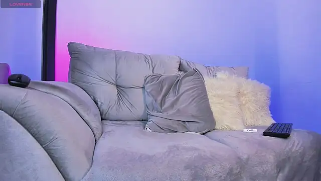 AshtonnSummer online show from November 4, 4:55 pm