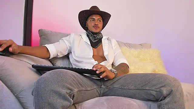 AshtonnSummer online show from October 31, 6:26 pm