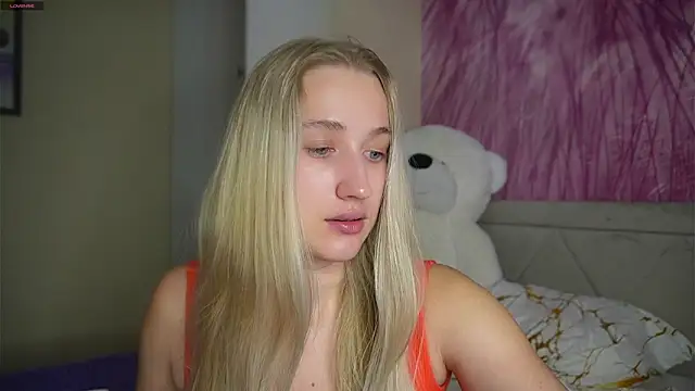 Snapshot of Eva_Mia1 chatting on October 20, 10:43 pm Eva Mia1 online show from October 20, 10:43 pm