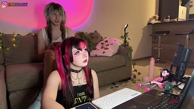Snapshot of h3ntai_baby chatting on July 4, 8:13 pm h3ntai baby online show from July 4, 8:13 pm