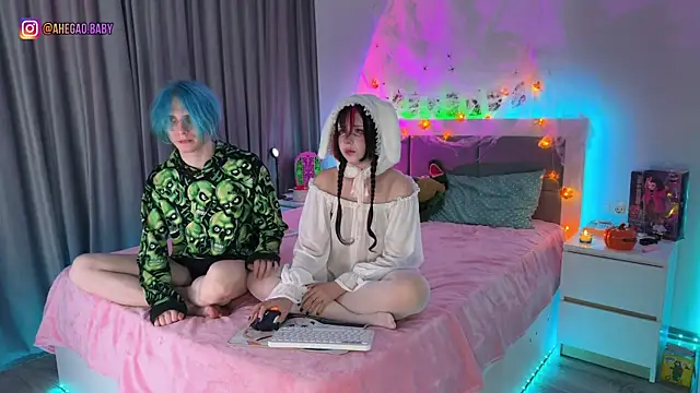 Snapshot of h3ntai_baby chatting on October 23, 2:27 pm h3ntai baby online show from October 23, 2:27 pm