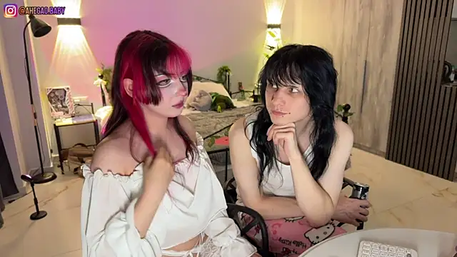Snapshot of h3ntai_baby chatting on July 16, 7:33 pm h3ntai baby online show from July 16, 7:33 pm