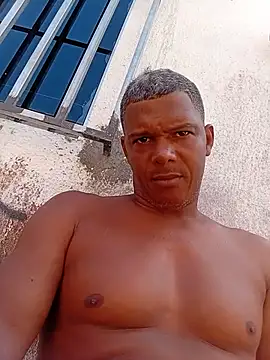 Snapshot of edisantos chatting on August 4, 2:32 pm edisantos online show from August 4, 2:32 pm