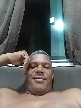 Snapshot of edisantos chatting on August 3, 10:36 pm edisantos online show from August 3, 10:36 pm