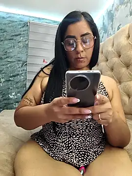 Snapshot of L_ucero chatting on February 2, 11:04 pm L ucero online show from February 2, 11:04 pm