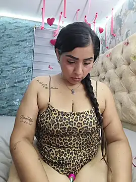 Snapshot of L_ucero chatting on March 1, 4:45 am L ucero online show from March 1, 4:45 am