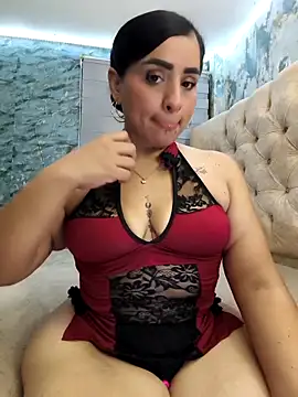 Snapshot of L_ucero chatting on February 1, 4:11 am L ucero online show from February 1, 4:11 am