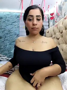 Snapshot of L_ucero chatting on February 11, 5:29 am L ucero online show from February 11, 5:29 am