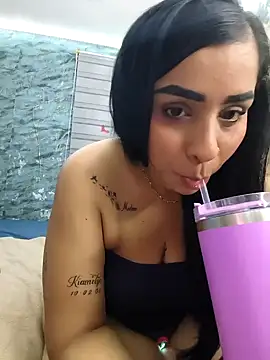 Snapshot of L_ucero chatting on January 15, 10:35 pm L ucero online show from January 15, 10:35 pm