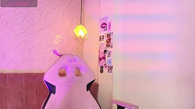 Snapshot of adara_evanss chatting on November 9, 8:35 pm adara evanss online show from November 9, 8:35 pm