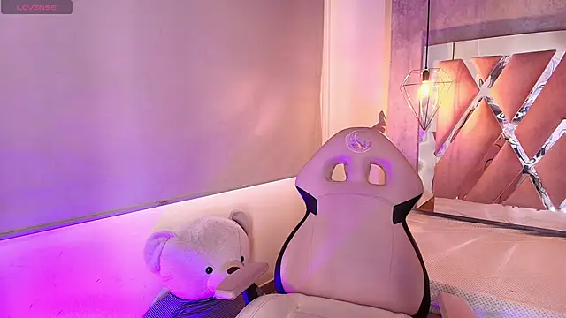 Snapshot of adara_evanss chatting on November 25, 6:30 pm adara evanss online show from November 25, 6:30 pm