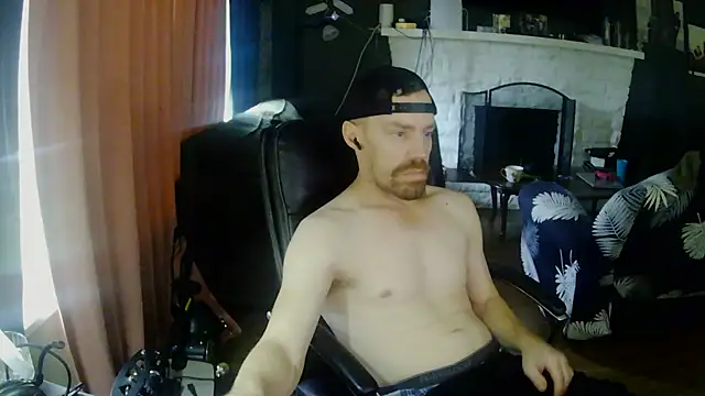 Snapshot of Slim_Whitey chatting on November 12, 6:45 pm Slim Whitey online show from November 12, 6:45 pm