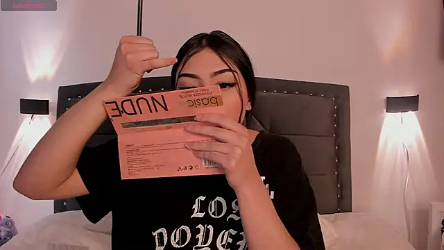 Lilith Thompson online show from October 29, 12:48 pm