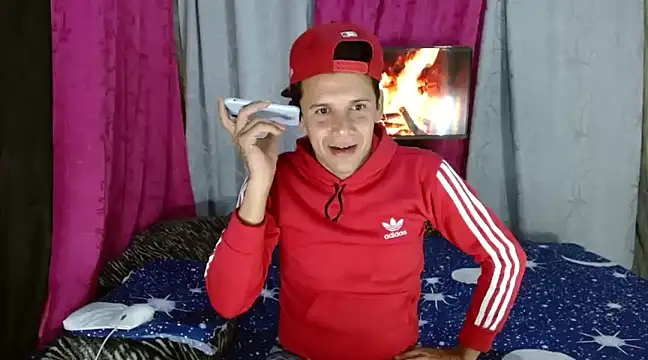 Snapshot of Hidden_Fantasies chatting on March 15, 12:15 am Hidden Fantasies online show from March 15, 12:15 am