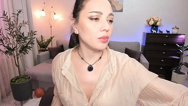 Snapshot of Viki_Bellson chatting on June 7, 6:57 pm Viki Bellson online show from June 7, 6:57 pm