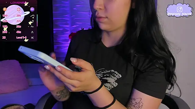 Snapshot of Melody_Black_ chatting on November 6, 8:13 pm Melody Black online show from November 6, 8:13 pm