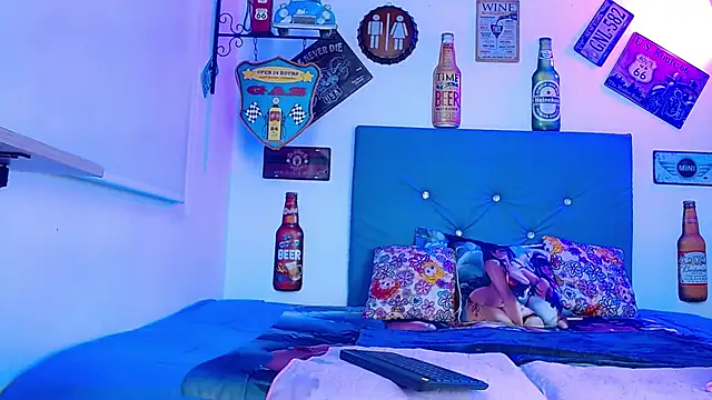 lili roussi online show from February 14, 8:53 pm