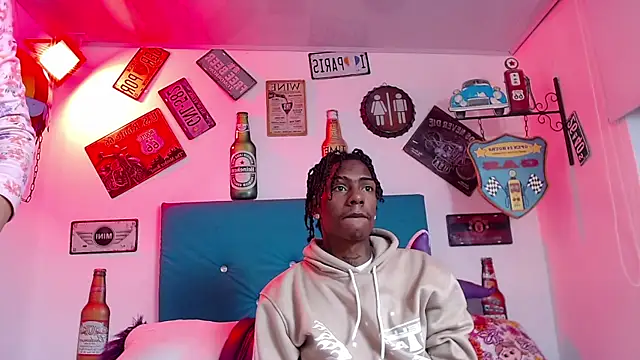 Snapshot of lili_roussi chatting on October 26, 12:22 am lili roussi online show from October 26, 12:22 am