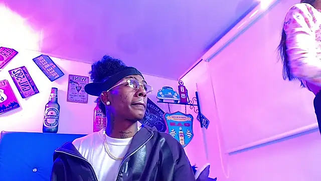 Snapshot of lili_roussi chatting on November 15, 12:47 am lili roussi online show from November 15, 12:47 am